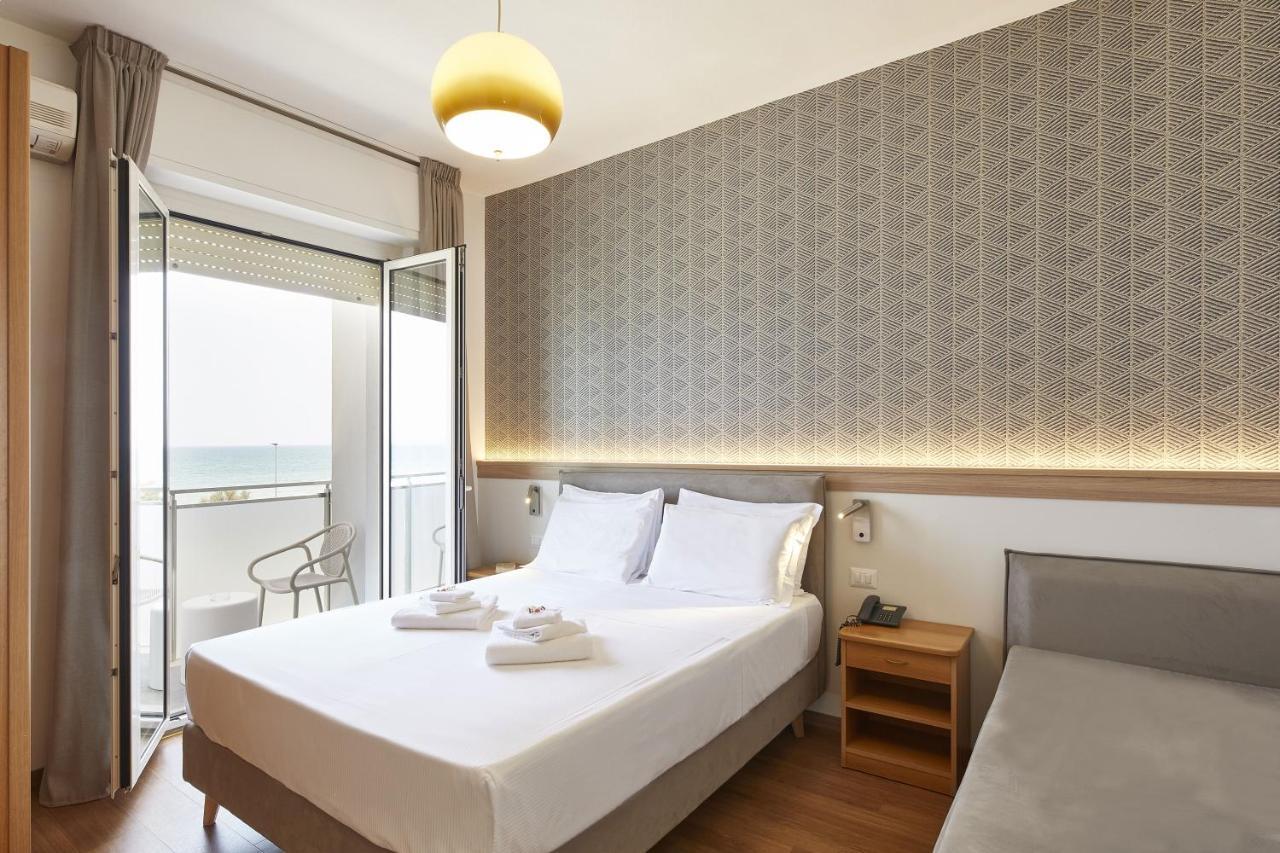 Hotel Tritone Senigallia Bagian luar foto
