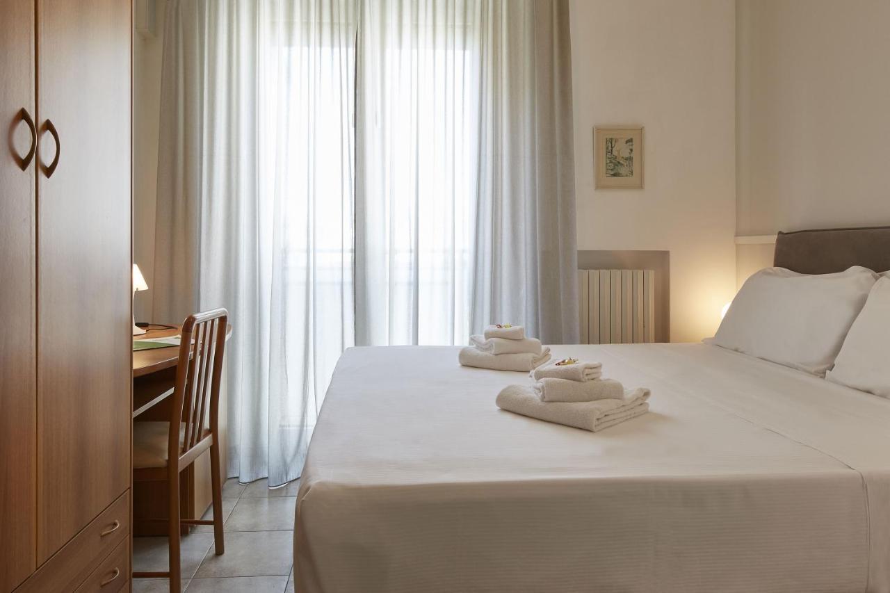 Hotel Tritone Senigallia Bagian luar foto