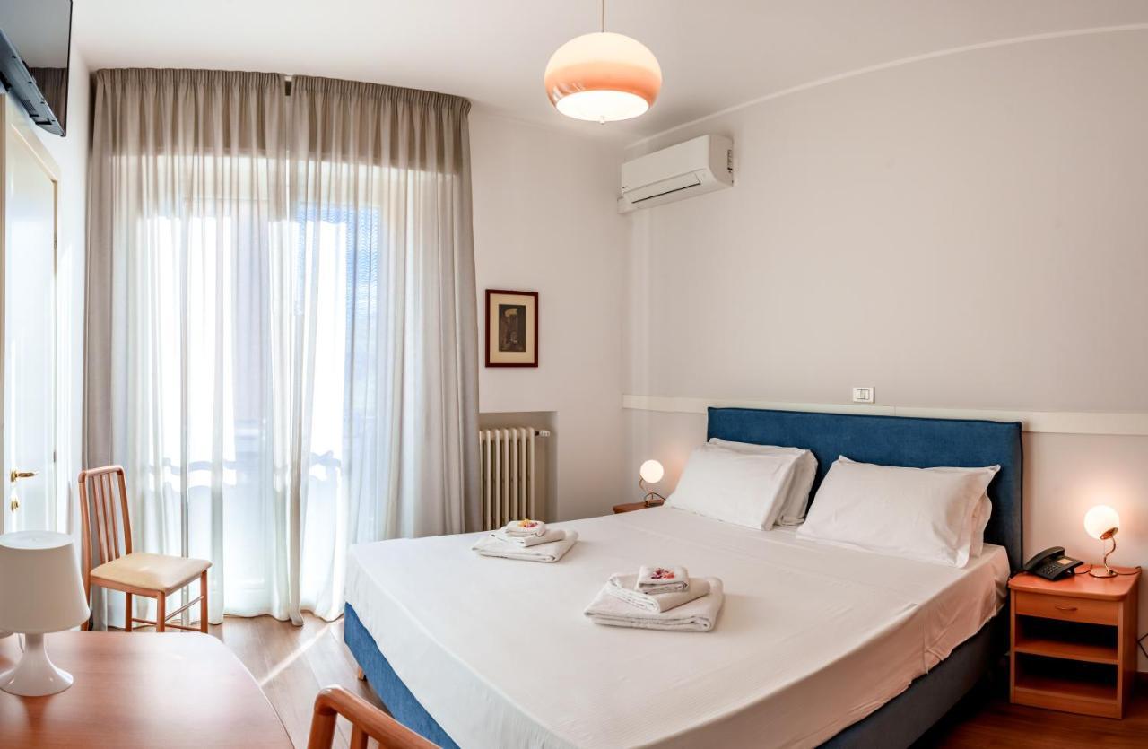 Hotel Tritone Senigallia Bagian luar foto