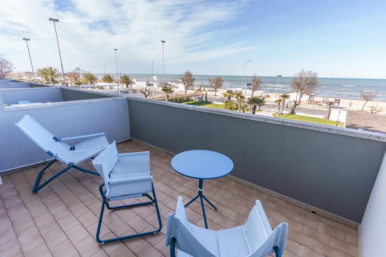Hotel Tritone Senigallia Bagian luar foto