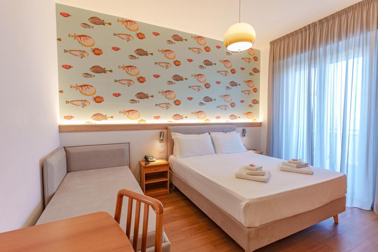 Hotel Tritone Senigallia Bagian luar foto