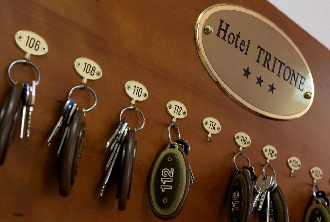 Hotel Tritone Senigallia Bagian luar foto
