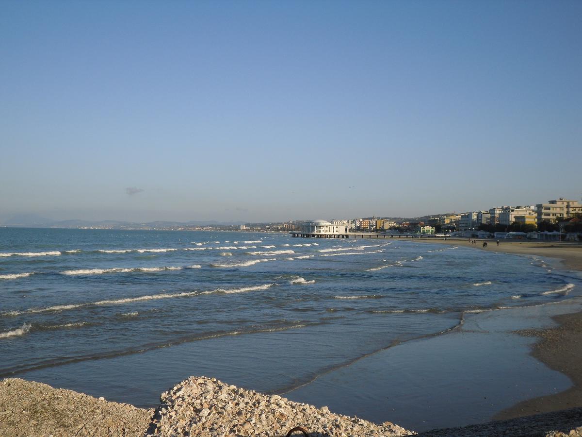 Hotel Tritone Senigallia Bagian luar foto