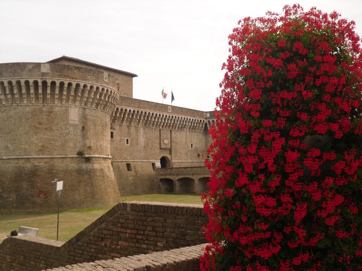 Hotel Tritone Senigallia Bagian luar foto