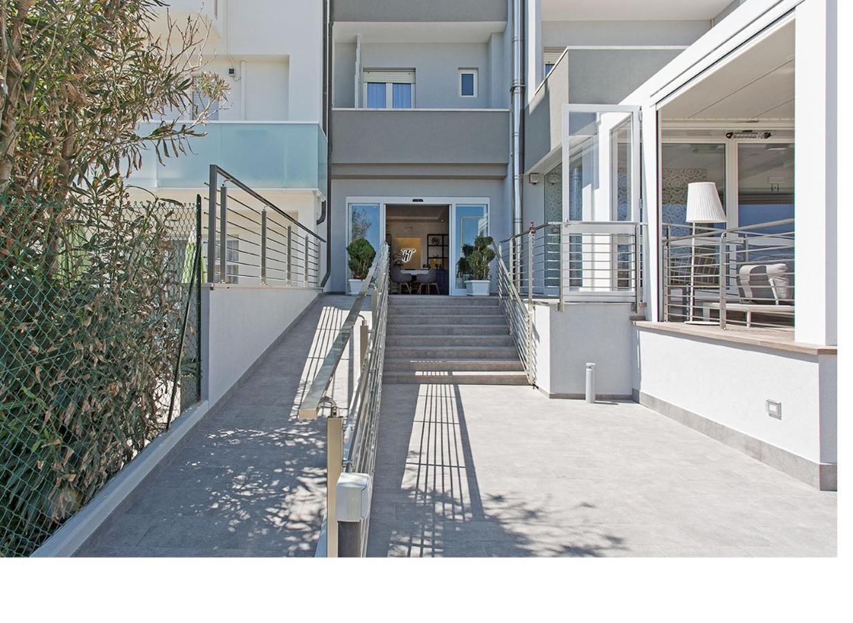 Hotel Tritone Senigallia Bagian luar foto