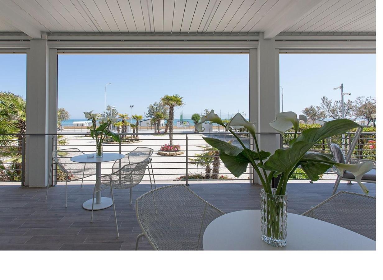 Hotel Tritone Senigallia Bagian luar foto