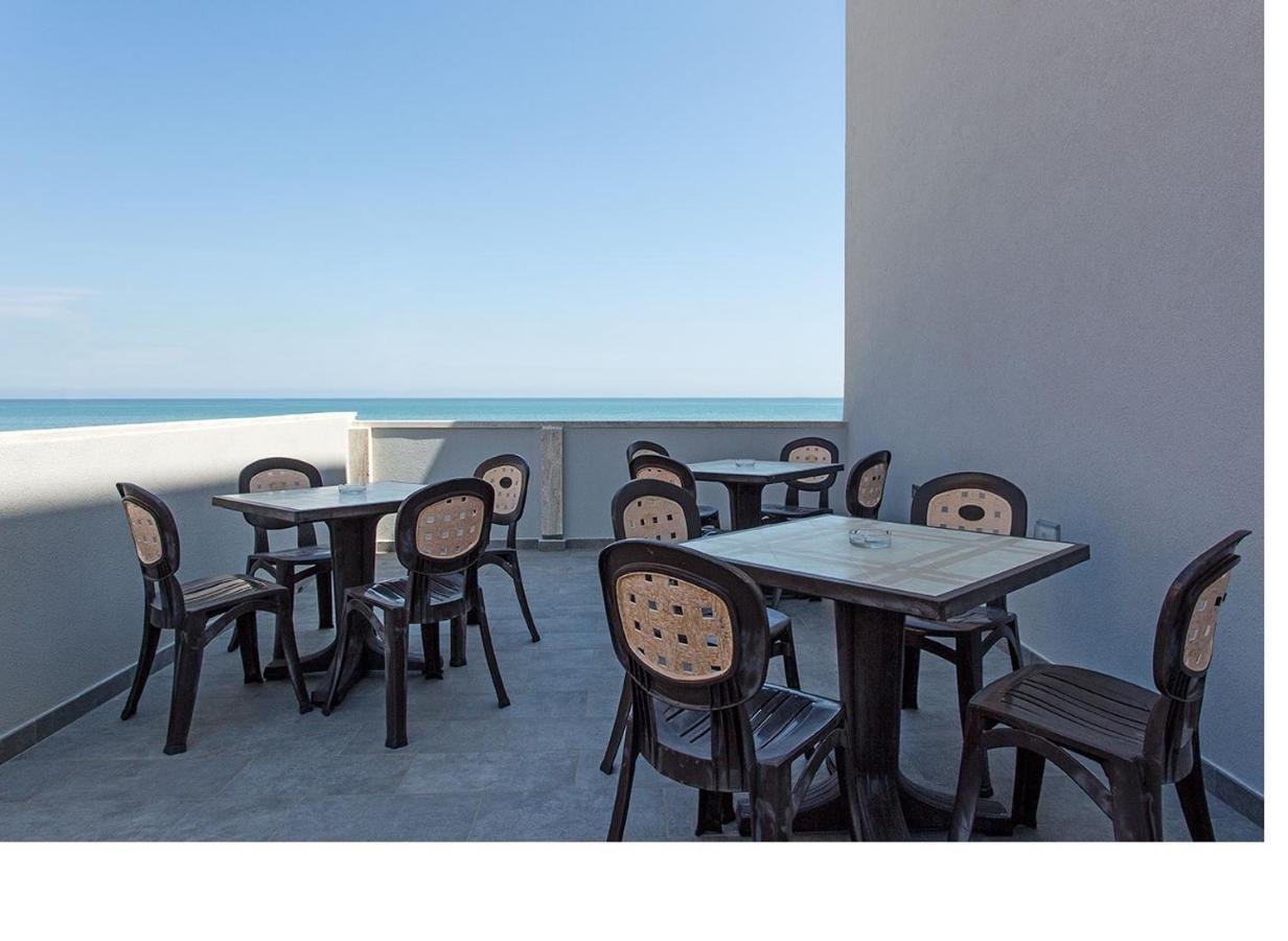 Hotel Tritone Senigallia Bagian luar foto