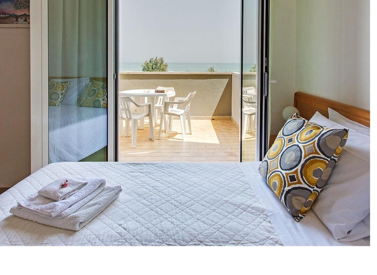Hotel Tritone Senigallia Bagian luar foto
