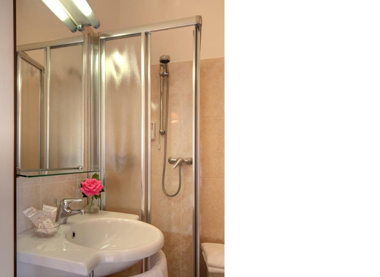 Hotel Tritone Senigallia Bagian luar foto